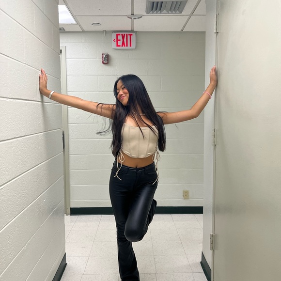 Corset - Picture 5 of 5